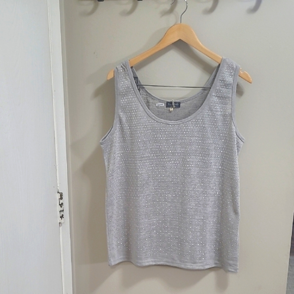 ESSENTIALS - Sleeveless Top
